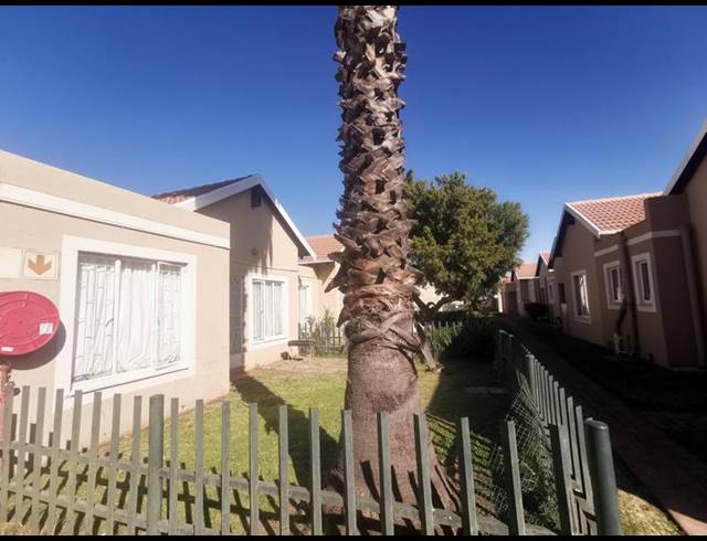 2 BEDROOM TOWNHOUSE FOR SALE IN PARKDENE